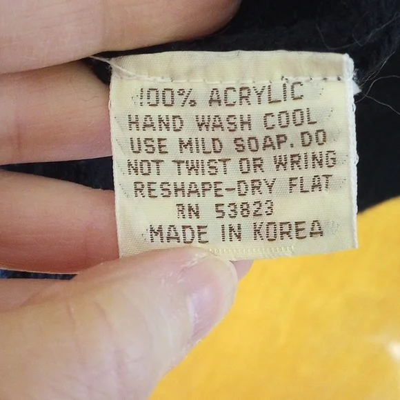 Classic Lady Large Black Sleeveless Sweater, Tassel, Pockets - Picture 6 of 7